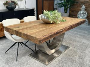 Esszimmertisch aus recyceltem Holz